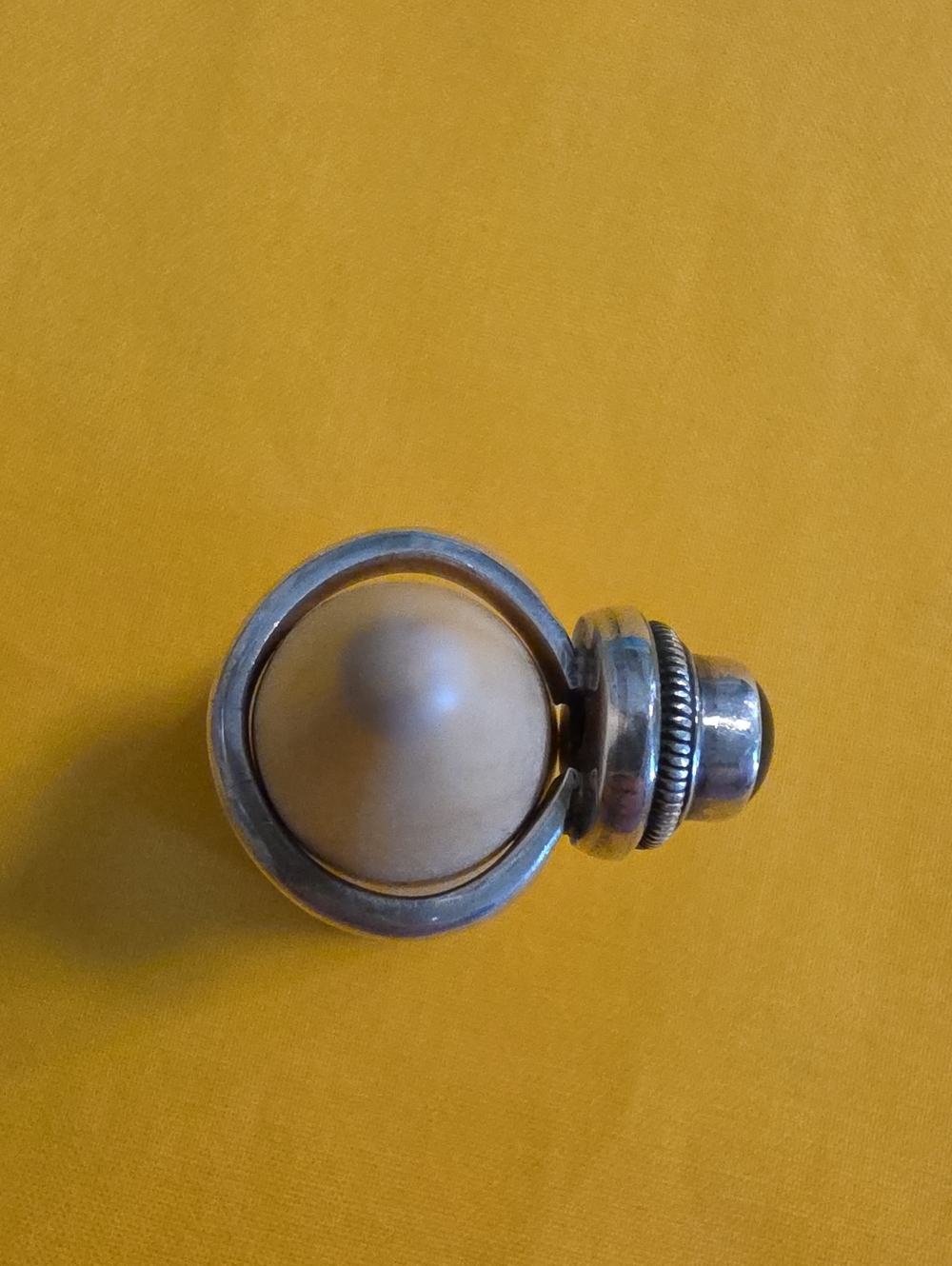 Vintage Silver Ring Featuring a Round Cabochon Garnet Gemstone  AS: 5.75 - Picture 8 of 11